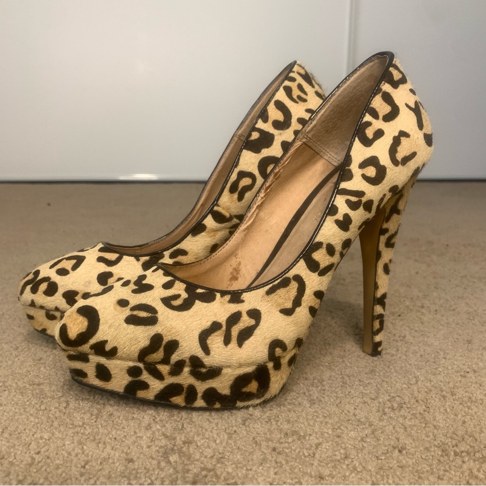 Leopard print pumps